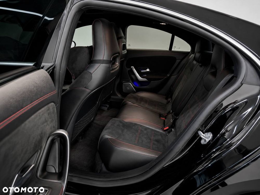 Mercedes-Benz CLA 250 4Matic 7G-DCT AMG Line - 10