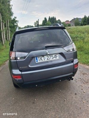 Mitsubishi Outlander - 2