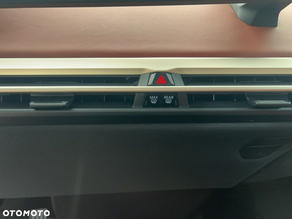BMW iX - 21
