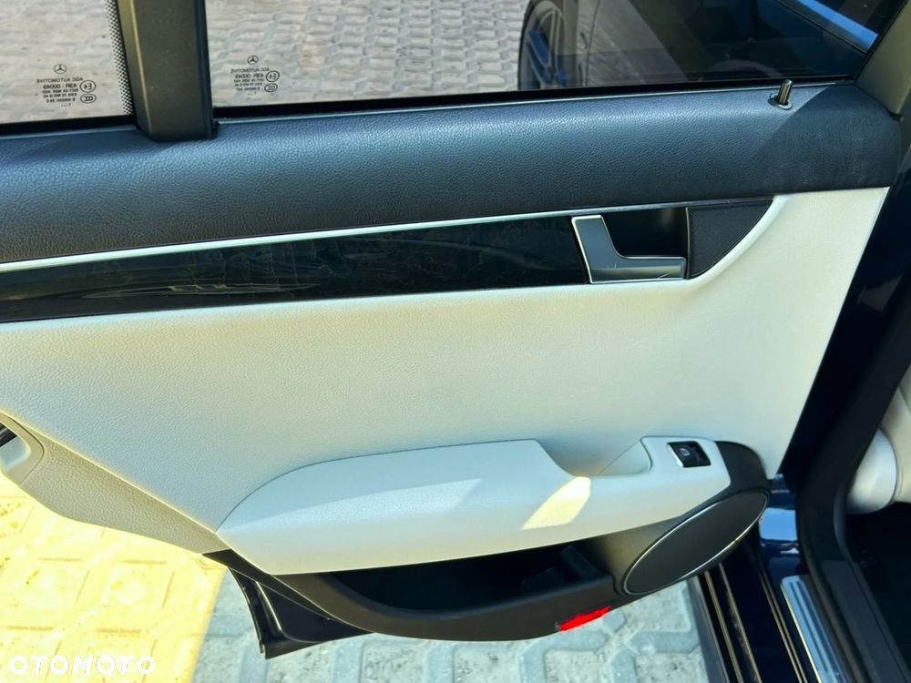 Mercedes-Benz Klasa C 200 CGI Automatik BlueEFFICIENCY Avantgarde - 18