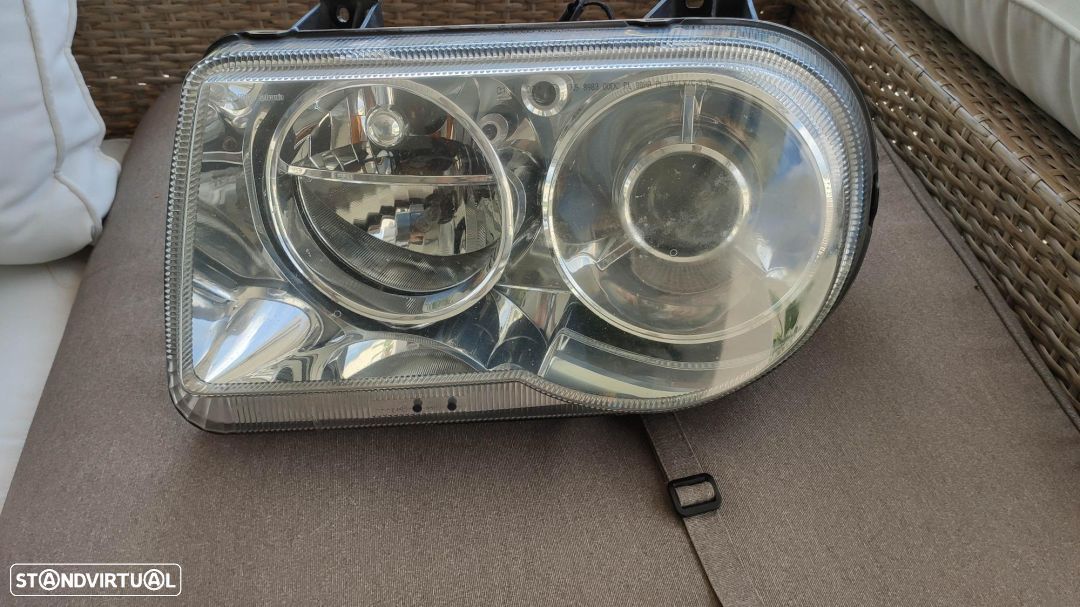farol esquerdo bi-xenon Chrysler 300c completo - 1