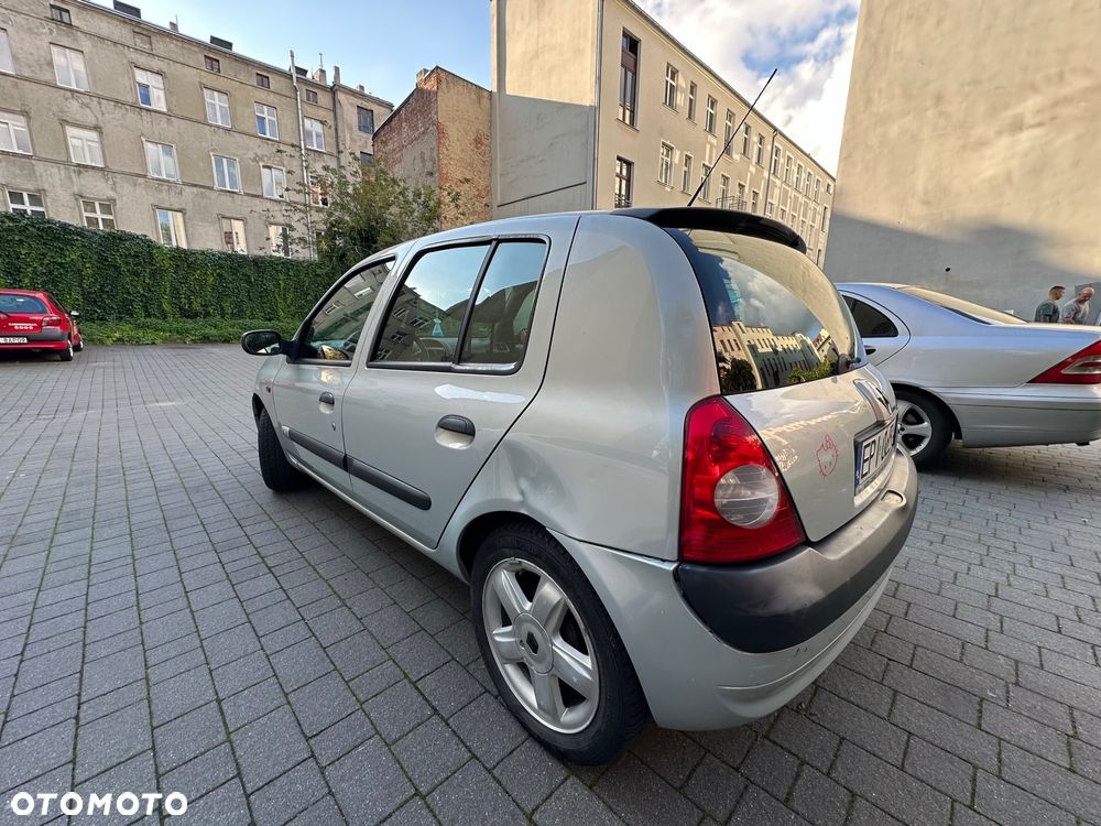 Renault Clio - 11