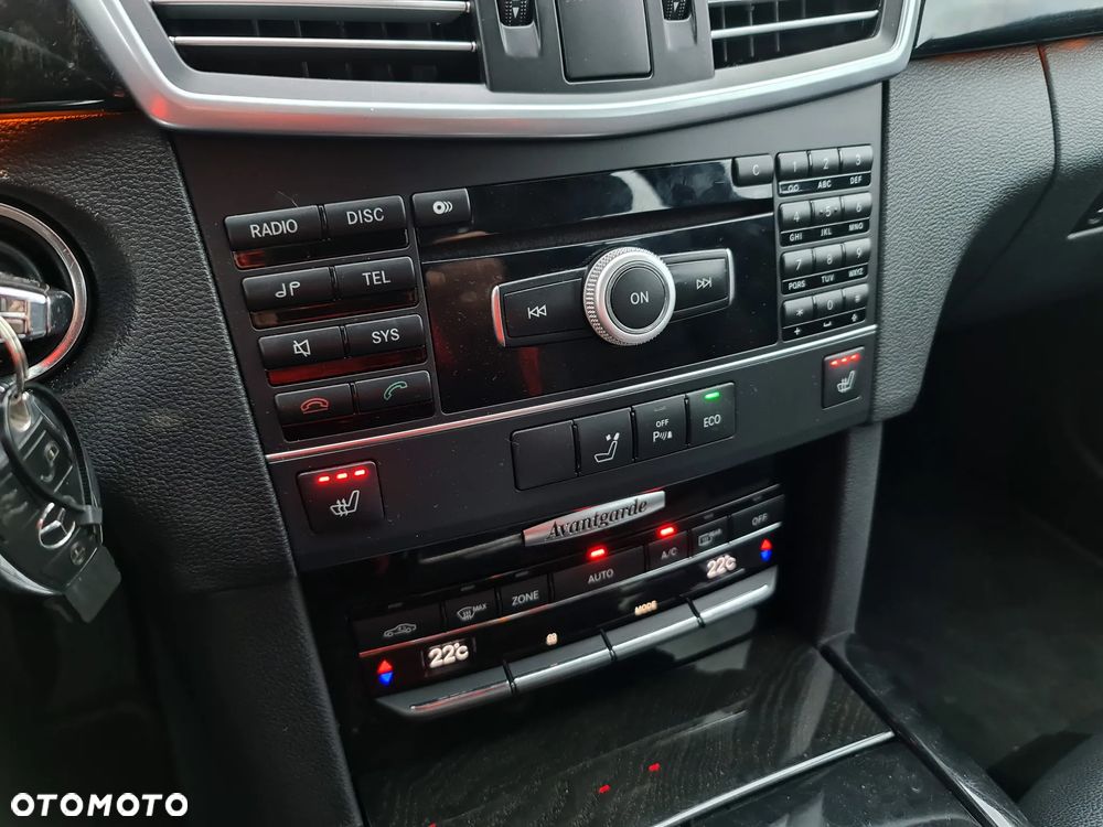 Mercedes-Benz Klasa E 200 CGI BlueEFFICIENCY 7G-TRONIC Avantgarde - 14