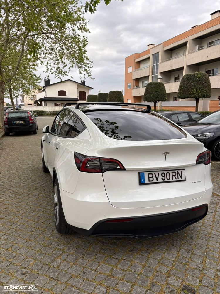 Tesla Model Y - 4