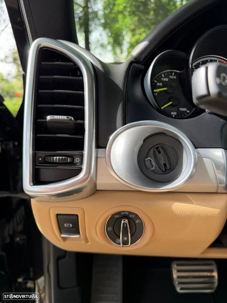 Porsche Cayenne S E-Hybrid Platinum Edition - 23