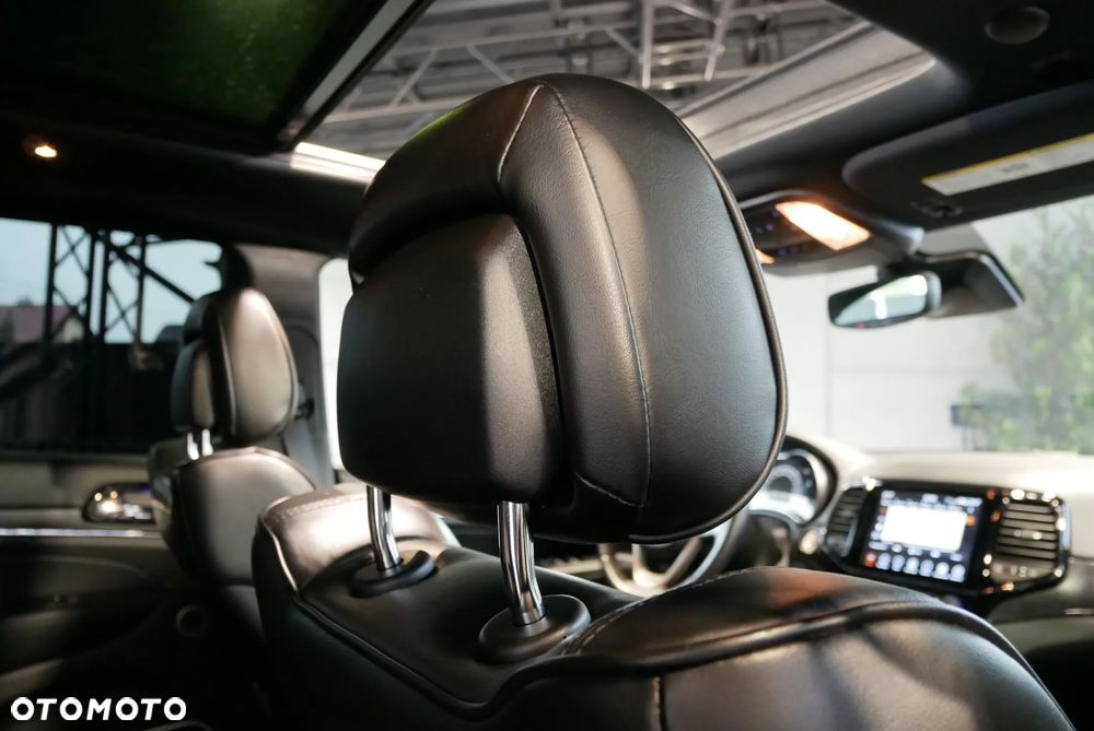 Jeep Grand Cherokee - 28