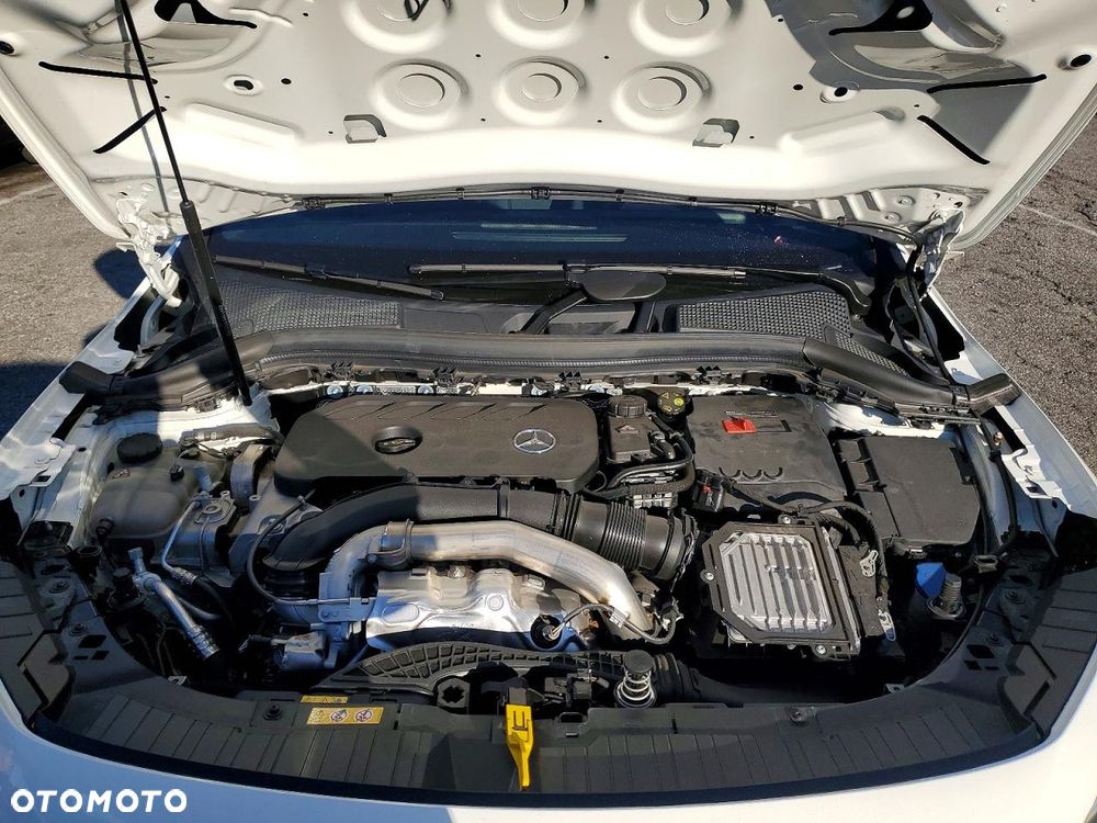 Mercedes-Benz GLA - 12