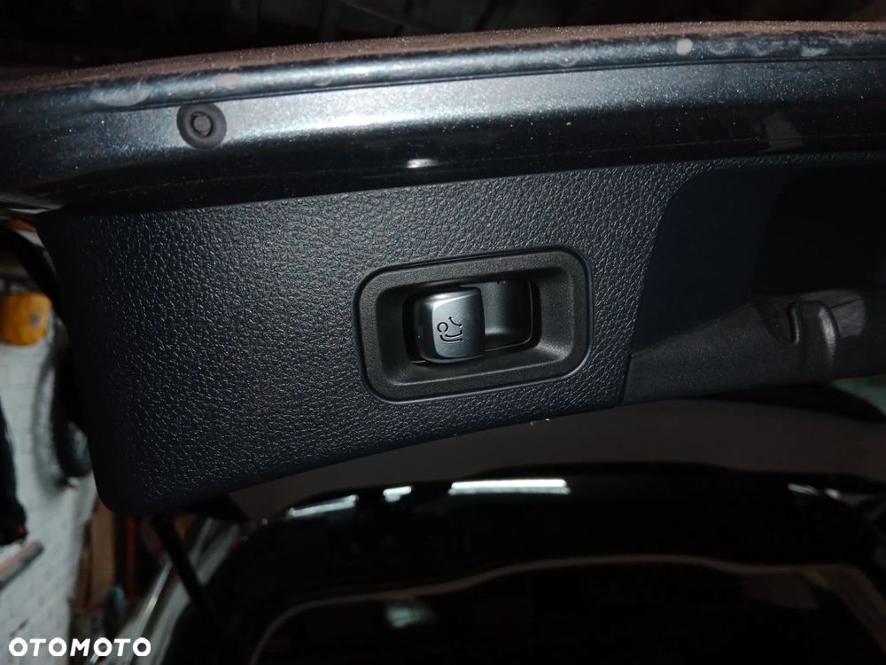 Mercedes-Benz Klasa C 180 d Avantgarde - 9