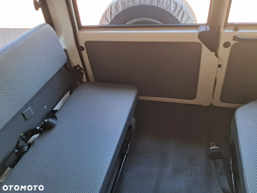 Toyota Land Cruiser LJ70 - 13