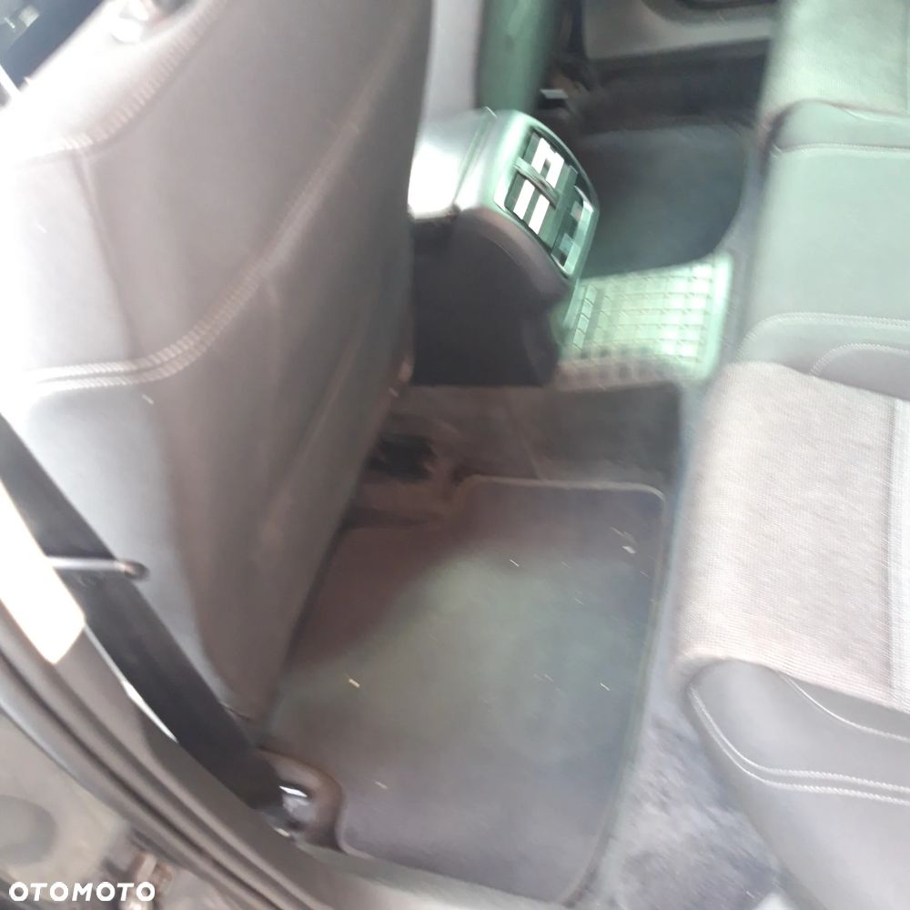 Volkswagen Passat - 15