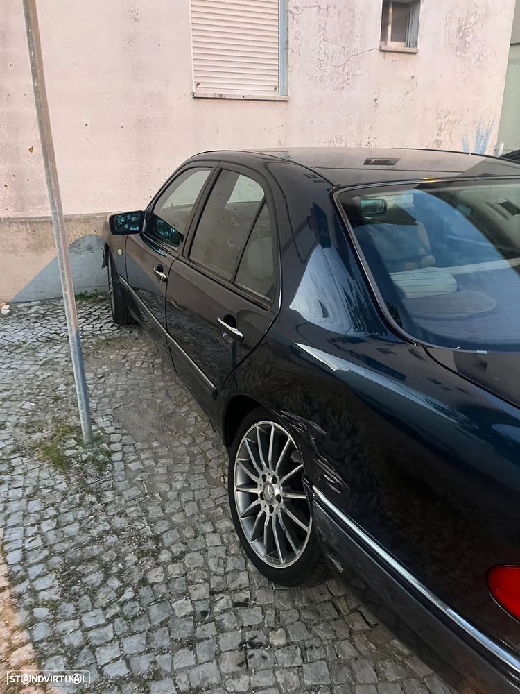 Mercedes-Benz E 220 D Elegance - 6