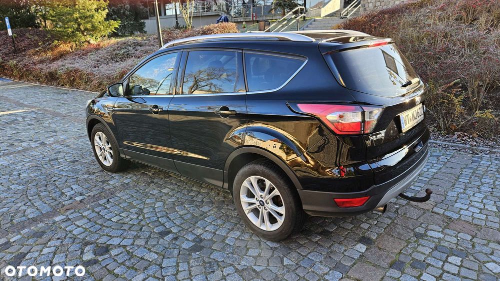 Ford Kuga 1.5 EcoBoost 2x4 Titanium - 4