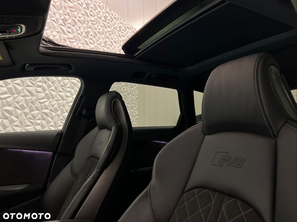 Audi RS4 Avant - 10