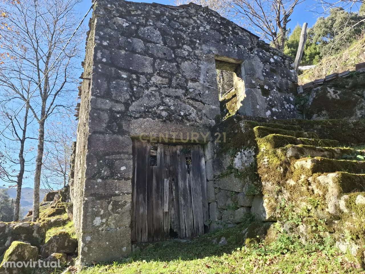 Casa em Pedra para Reconstrução – Uma Oportunidade Única no Paraíso do - Grande imagem: 4/24