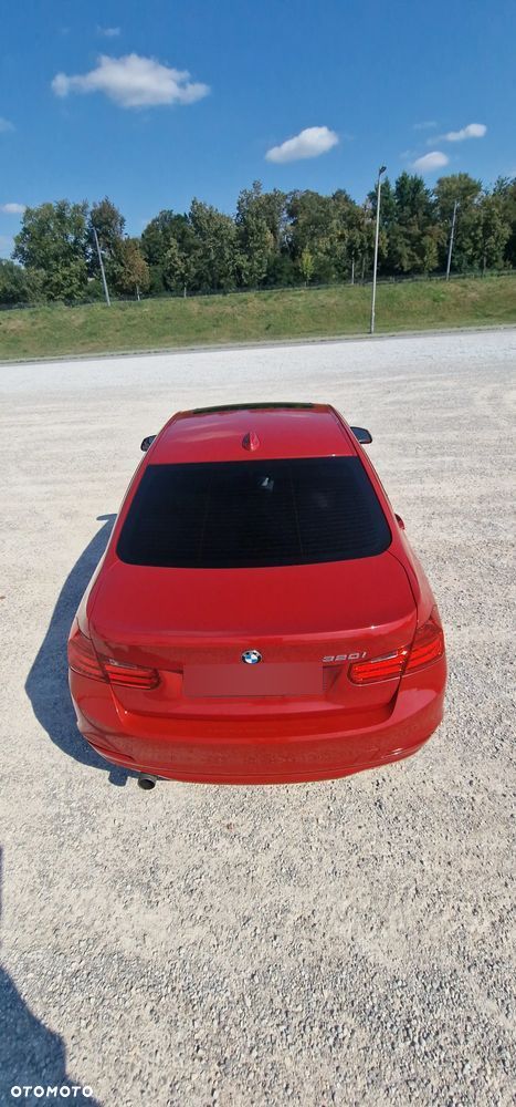 BMW Seria 3 320i Sport Line - 12