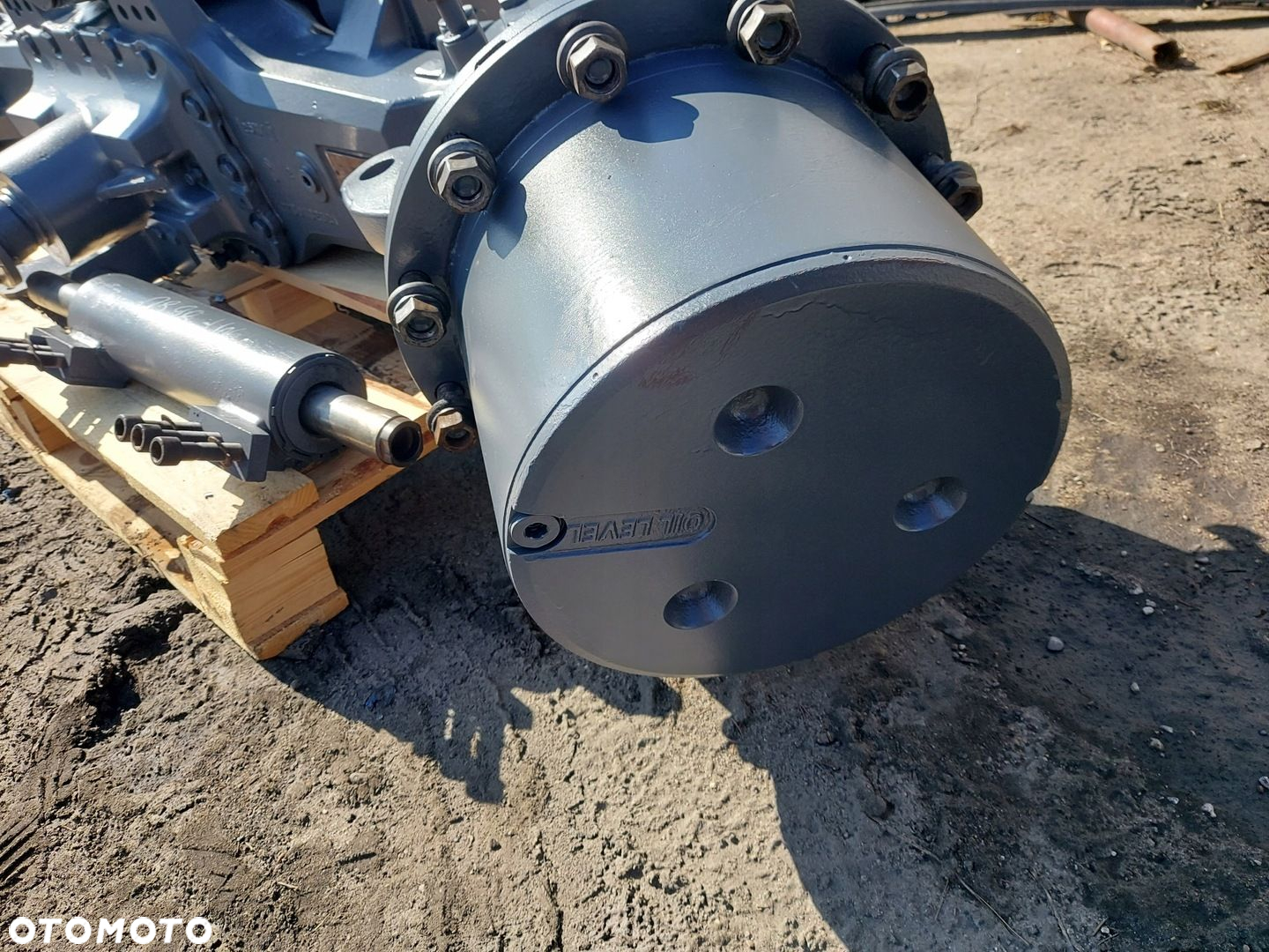 OŚ PRZEDNIA NAPĘD MOST ZWOLNICA 7700102361 MF MASSEY FERGUSON 8680 2011R - 5
