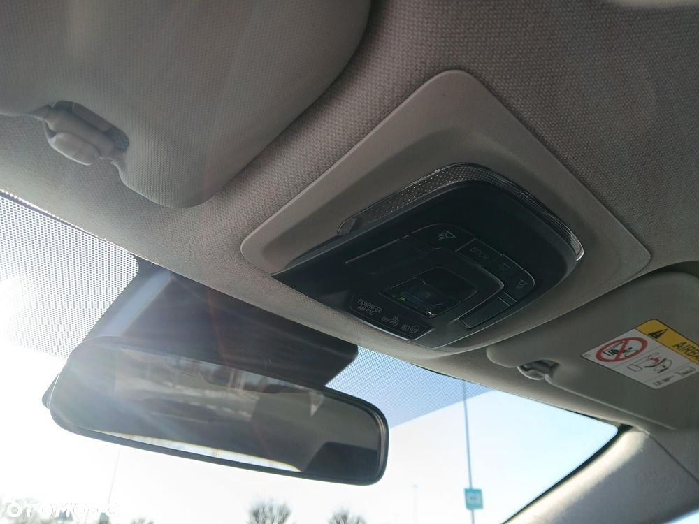 Toyota Corolla 1.8 Hybrid Comfort - 32