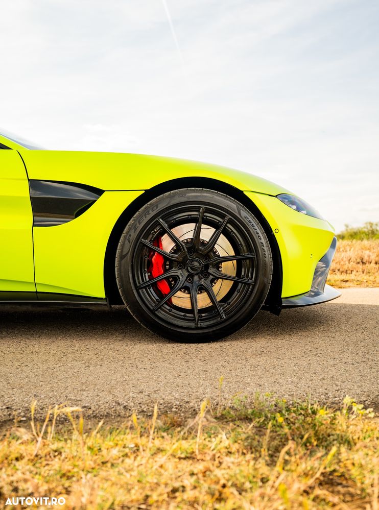 Aston Martin V8 Vantage - 9