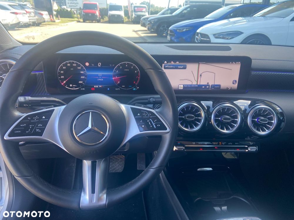 Mercedes-Benz CLA 180 Progressive 7G-DCT - 11