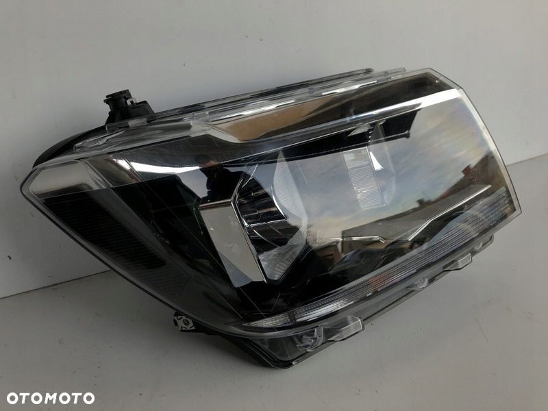 ŁADNA VW CRAFTER MAN 7C LAMPA REFLEKTOR PRAWA 7C1941006 - 1