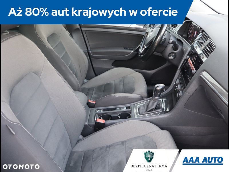 Volkswagen Golf - 10