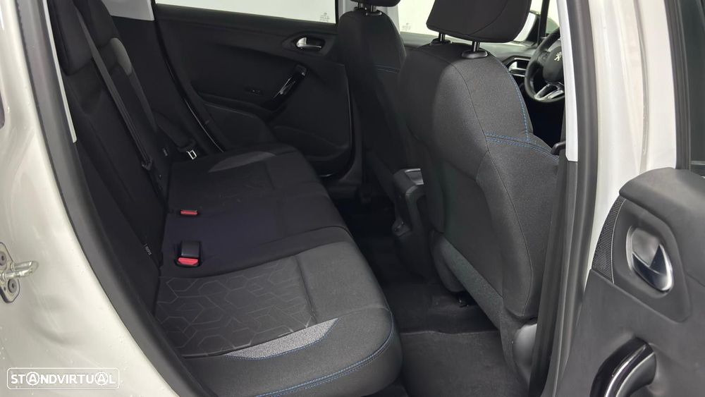 Peugeot 2008 1.2 PureTech Allure - 8