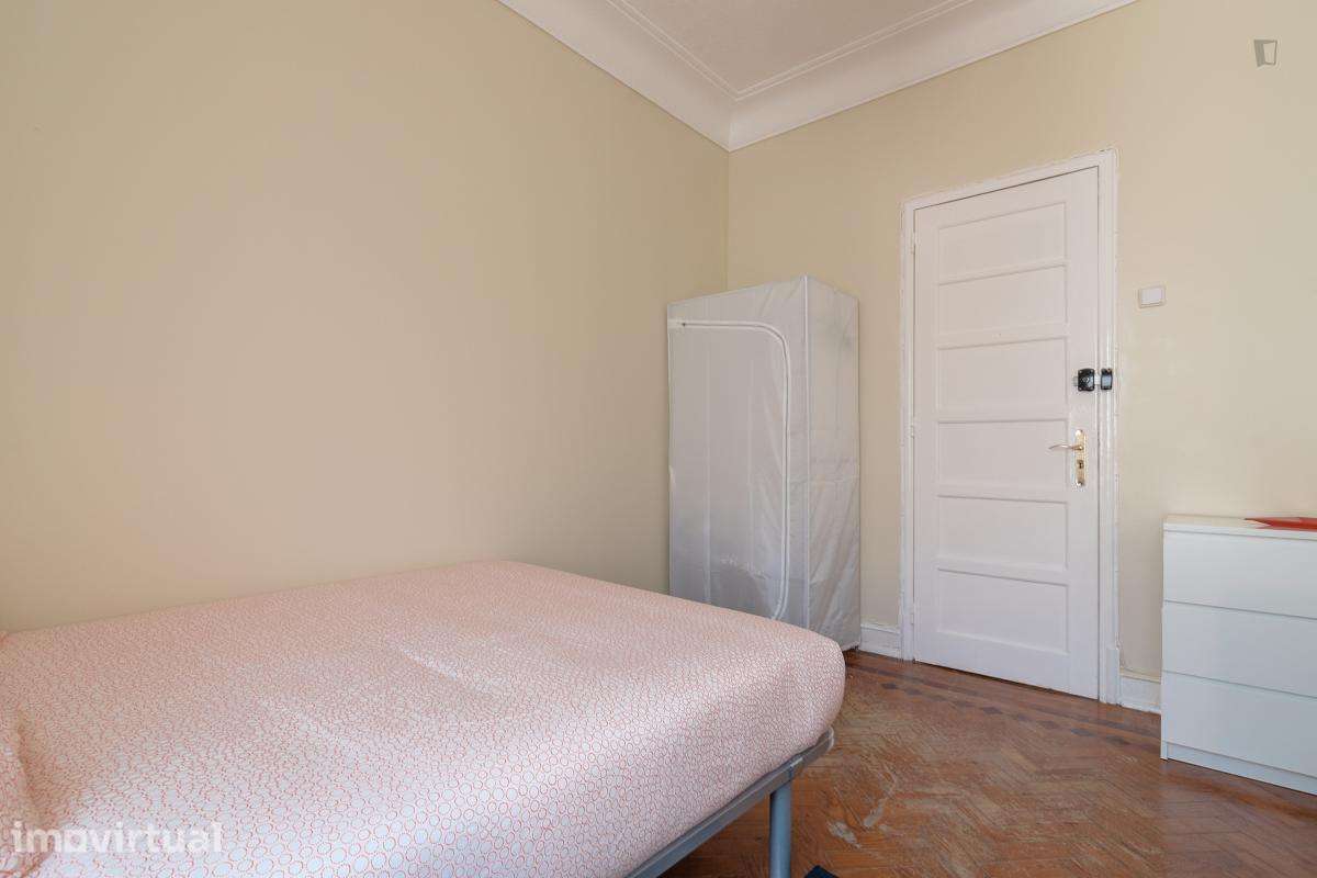 Quarto - localizado em Intendente Lisbon - Grande imagem: 4/20