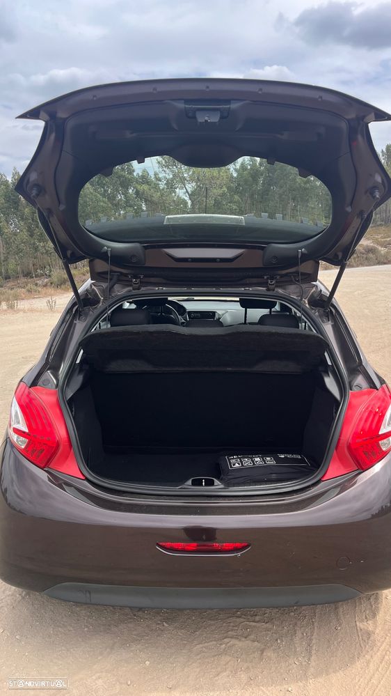 Peugeot 208 - 4