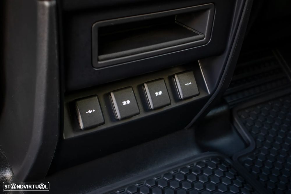 Land Rover Defender 2.0 D 110 AWD S - 30