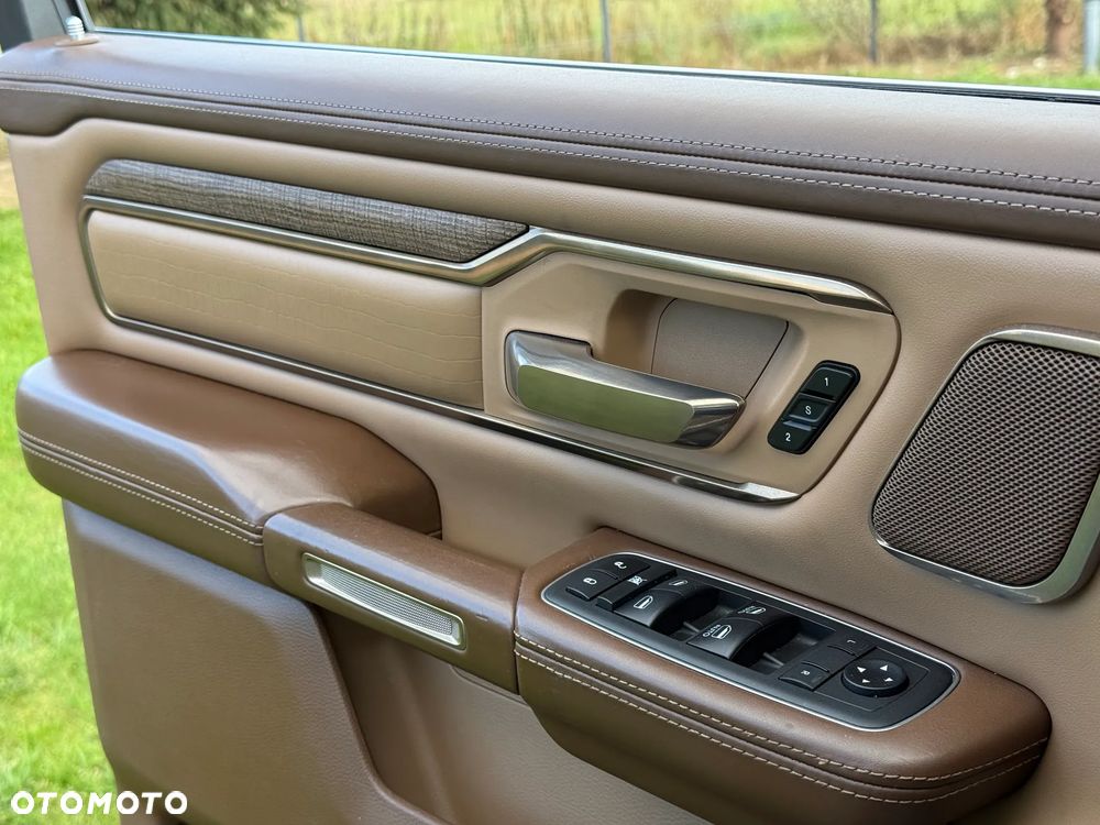 RAM 1500 Crew Cab Longhorn - 24