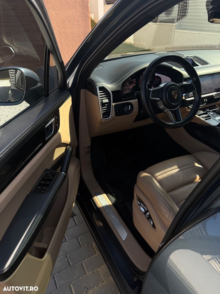 Porsche Cayenne Standard - 25