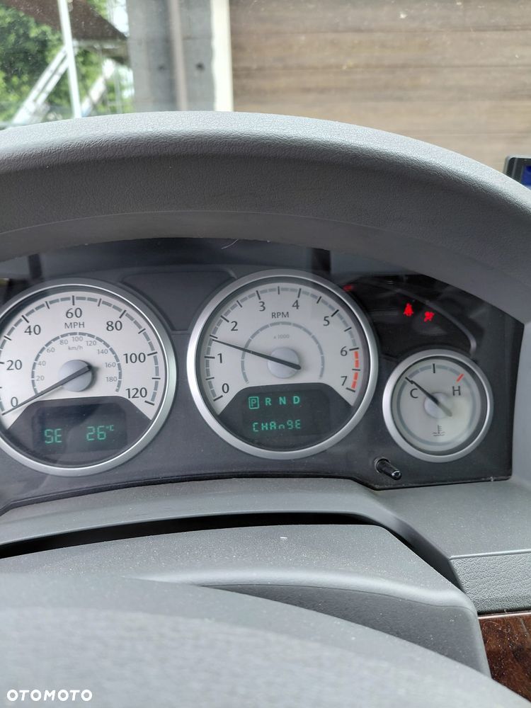 Chrysler Town & Country - 27