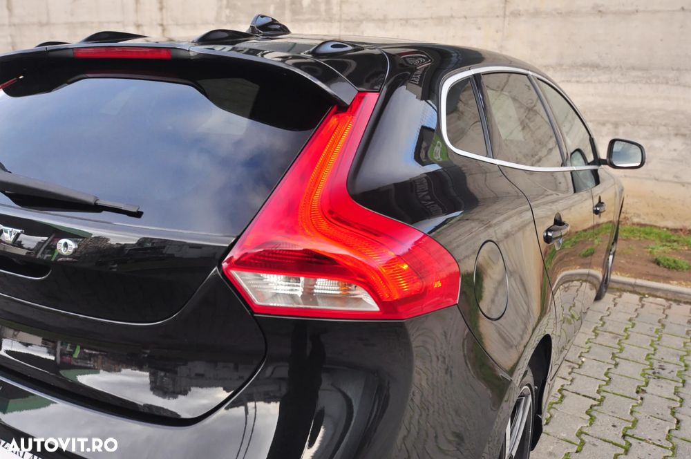 Volvo V40 D3 Geartronic RDesign - 13