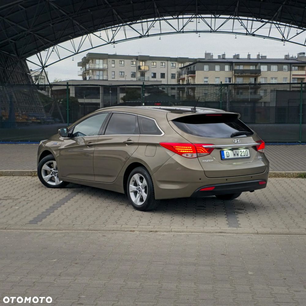 Hyundai i40 Kombi blue 1.6 Space - 16