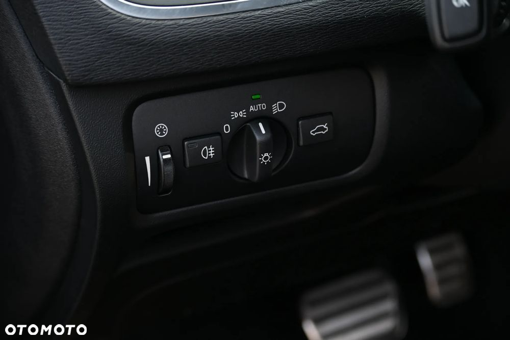 Volvo V40 D2 Geartronic RDesign - 34