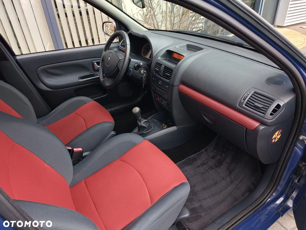 Renault Clio 1.2 16V 75 Dynamique - 12