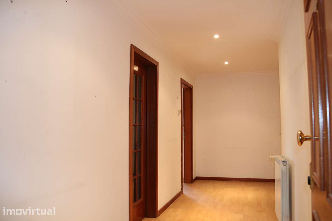 Apartamento T3+1| 216m2|Varanda | Terraço |Vista de Montanha |Garagem - Grande imagem: 2/19