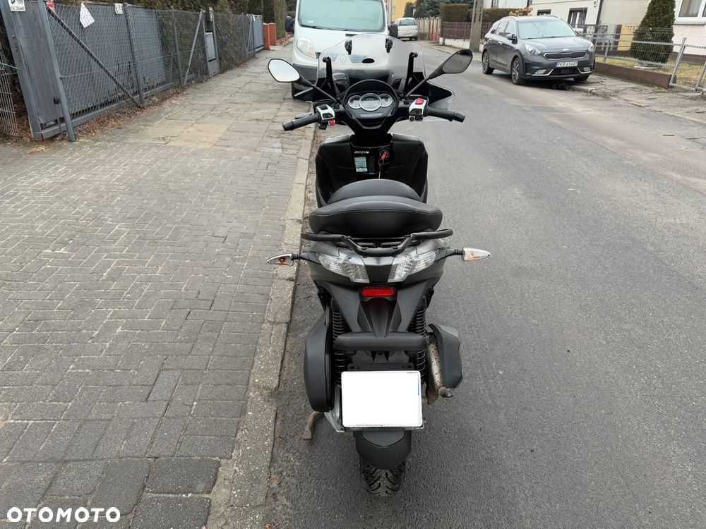 Piaggio MP-3 - 5