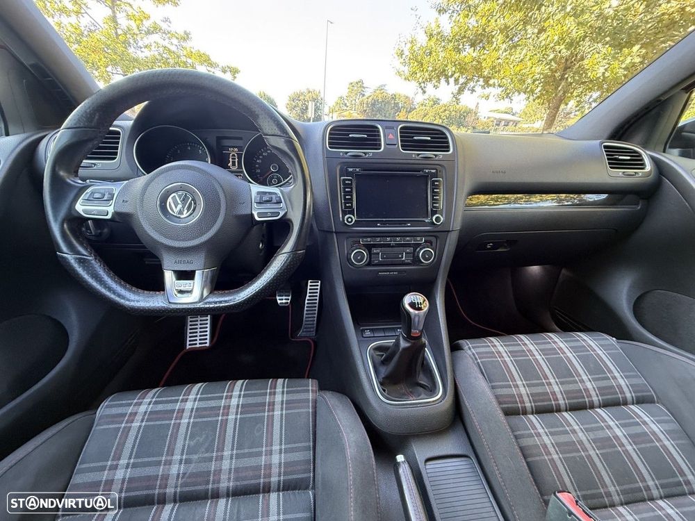 VW Golf 2.0 GTI - 24