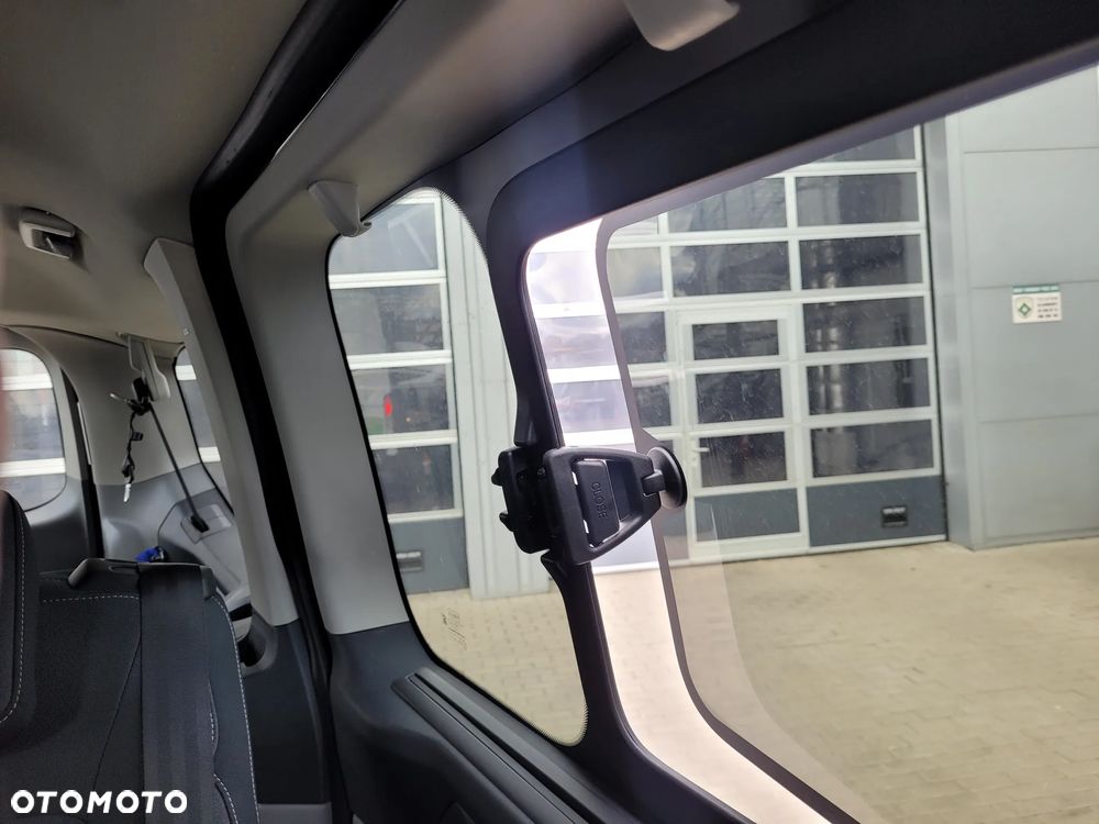 Ford Tourneo Custom - 25