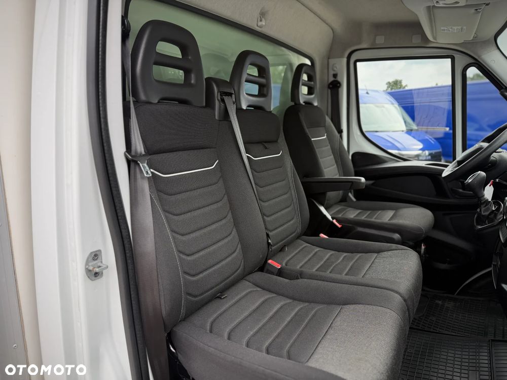 Iveco Daily 35C18 3.0 HPI 180KM / 2023 Rok Produkcji / Kontener 4,7m + Winda 750KG / 93.090KM PRZEBIEG / Automat Hi-Matic / ZAREJESTROWANY W PL - 28