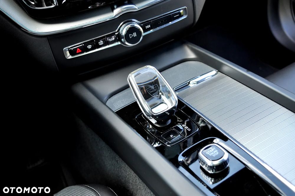 Volvo XC 60 B4 D Ultimate Dark - 33