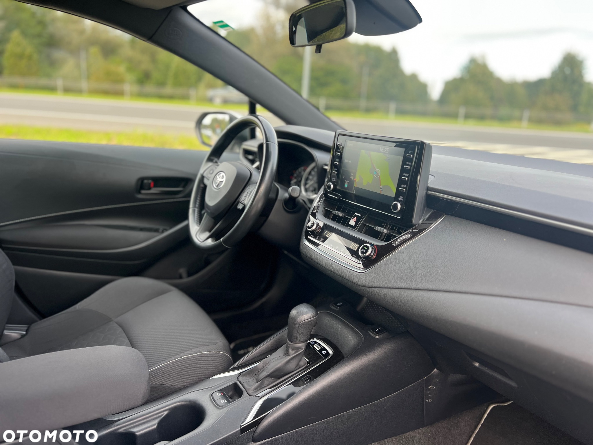 Toyota Corolla 1.8 Hybrid - 36