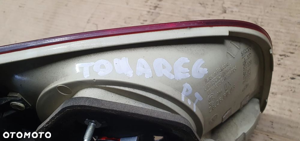 Lampa prawy tył tylna prawa w klapę VW Touareg 7L 7L6945094H - 7