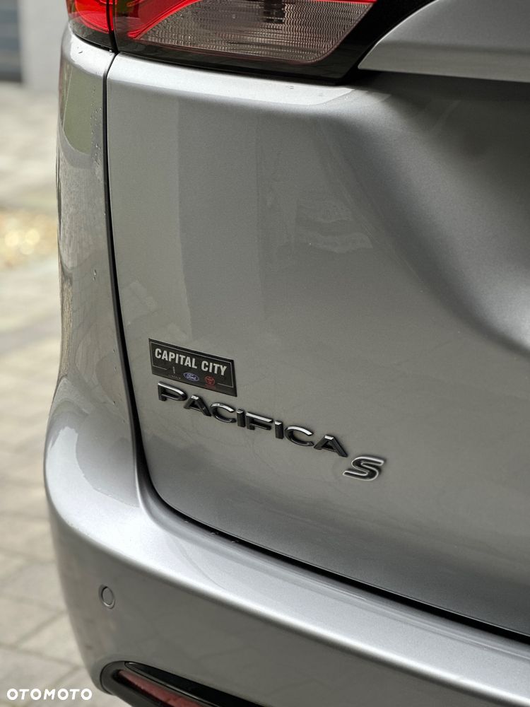 Chrysler Pacifica - 17