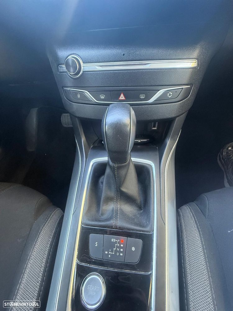 Peugeot 308 - 8