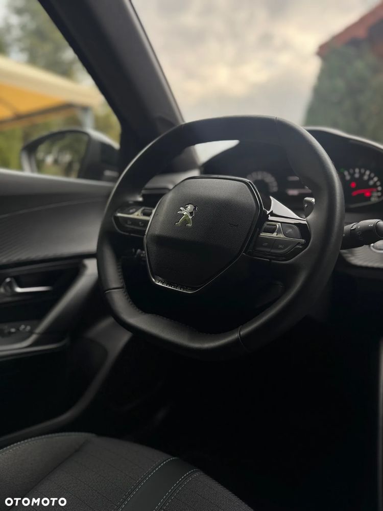 Peugeot 2008 1.2 PureTech Allure S&S EAT8 - 17