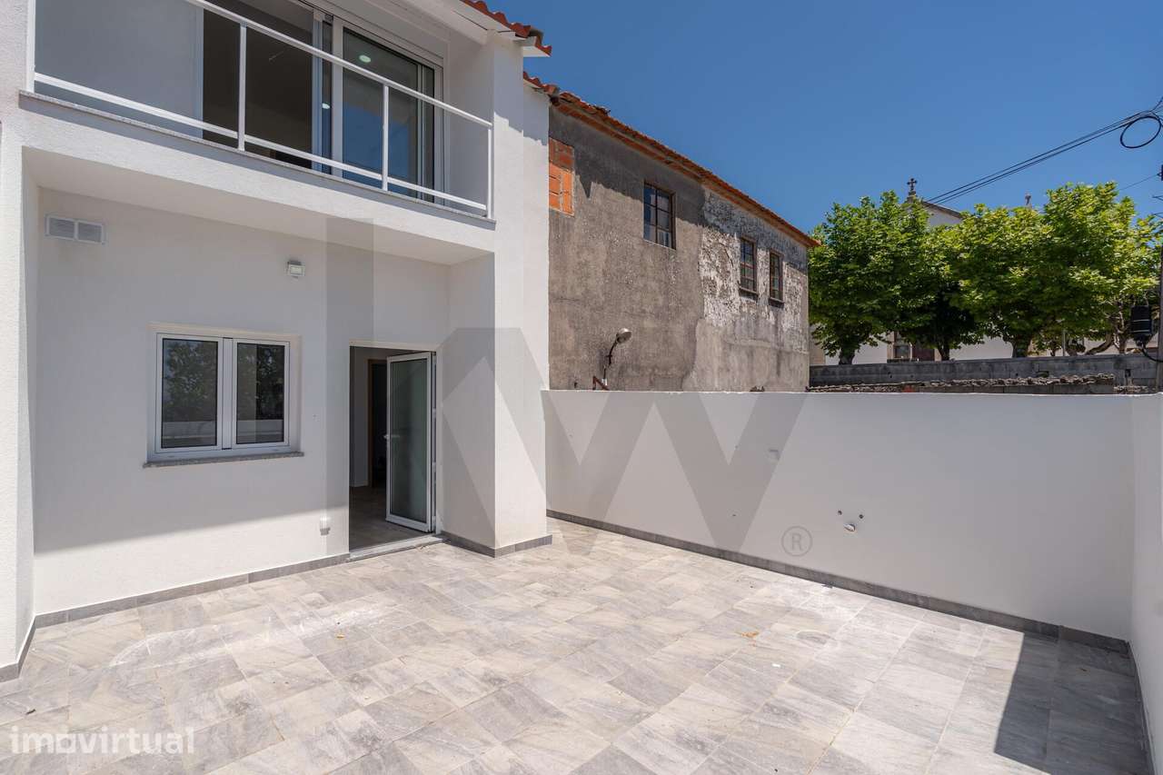 Moradia T2 totalmente remodelada com terraço em Barcouço, Coimbra - Grande imagem: 2/24