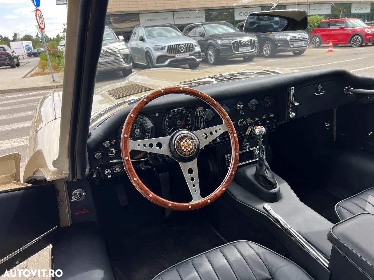 Jaguar E-Type - 14