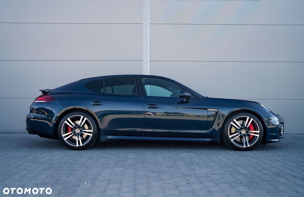 Porsche Panamera GTS PDK - 11